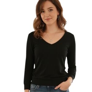 Aritzia Talula Babaton Shirt Black V Neck Short Sleeve Women Small Minimalist